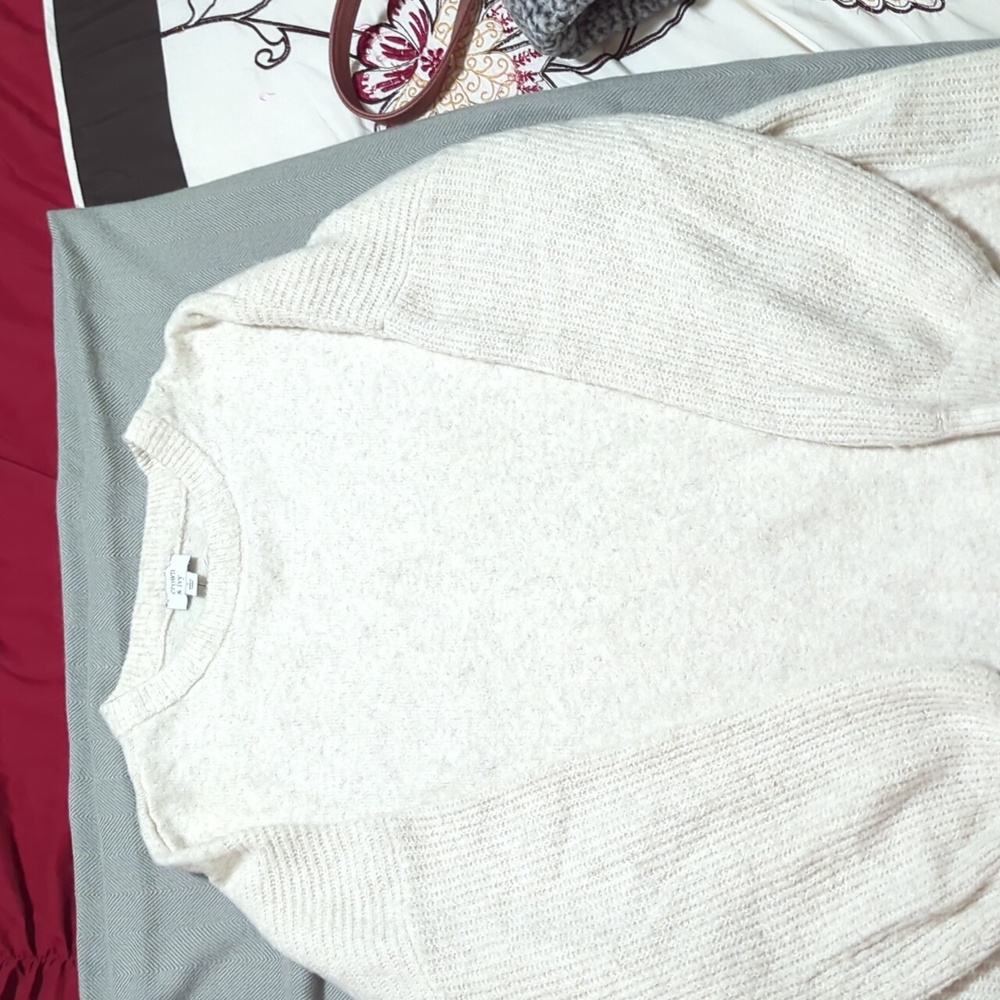 Crown and Ivy sweater